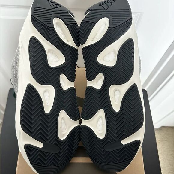 BRAND NEW adidas Yeezy Boost 700 V2 Static EF2829 SIZE 14.5 MENS Brand New! main image 9